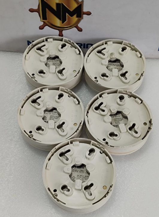 HONEYWELL 2 HONEYWELL TC806E1012M01 PHOTOELECTRIC SMOKE DETECTOR WITH BASE