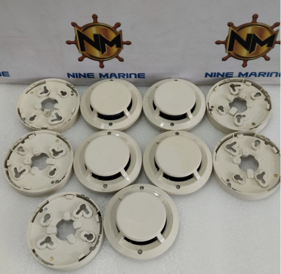 HONEYWELL 4 HONEYWELL TC806E1012M01 PHOTOELECTRIC SMOKE DETECTOR WITH BASE