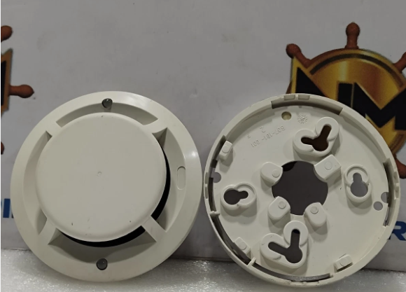 HONEYWELL 8 HONEYWELL TC806E1012M01 PHOTOELECTRIC SMOKE DETECTOR WITH BASE
